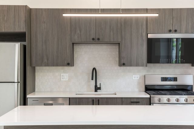 224 S Ashland Avenue 212, Chicago, IL 60607