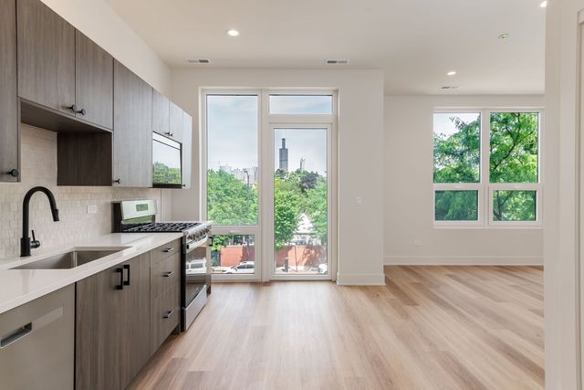 224 S Ashland Avenue 212, Chicago, IL 60607