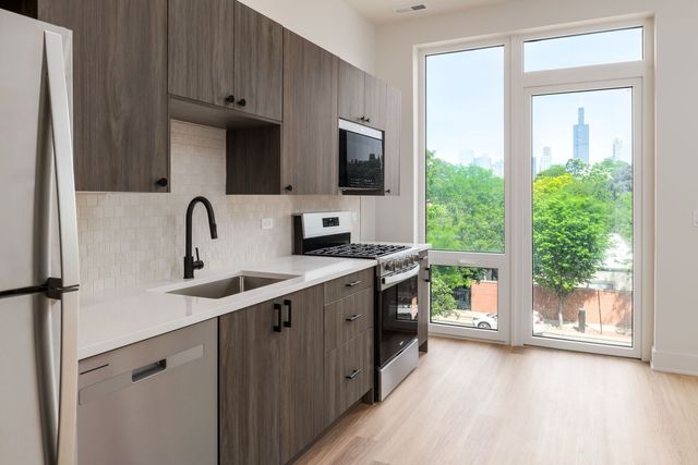 224 S Ashland Avenue 212, Chicago, IL 60607