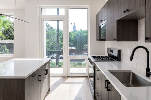 224 S Ashland Avenue 212, Chicago, IL 60607