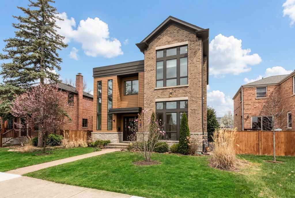 Image 2 of property listing at 230 N Delphia Avenue, Park Ridge, IL 60068