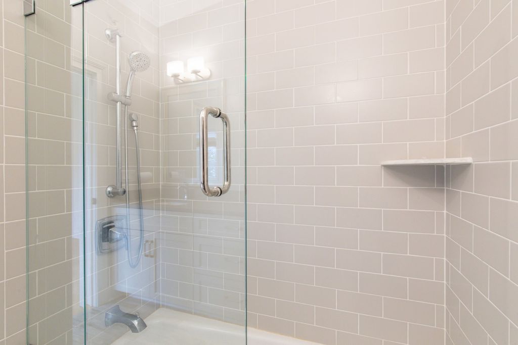 Image 19 of property listing at 230 N Delphia Avenue, Park Ridge, IL 60068
