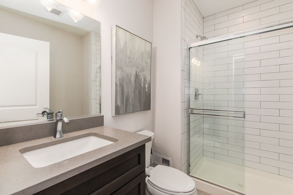 Image 23 of property listing at 230 N Delphia Avenue, Park Ridge, IL 60068