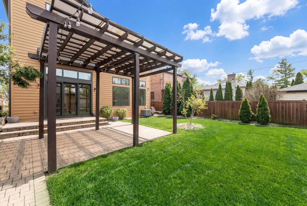 Image 26 of property listing at 230 N Delphia Avenue, Park Ridge, IL 60068