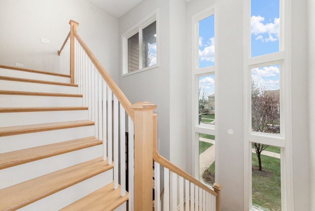 Image 10 of property listing at 230 N Delphia Avenue, Park Ridge, IL 60068
