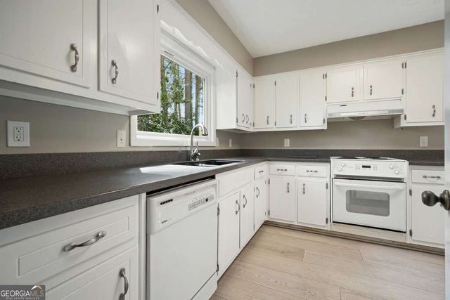 300 Cruise Court, Roswell, GA 30076