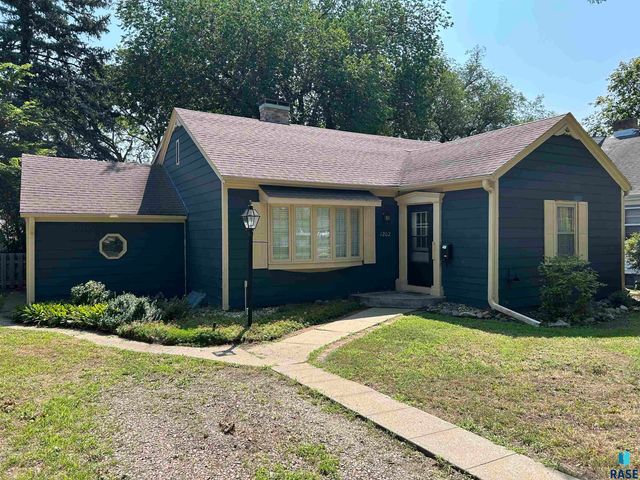 1202 Pine St Street, Yankton, SD 57078