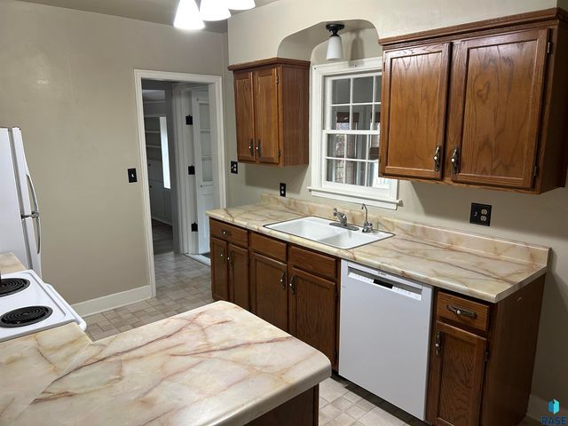 1202 Pine St Street, Yankton, SD 57078