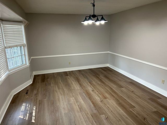 1202 Pine St Street, Yankton, SD 57078