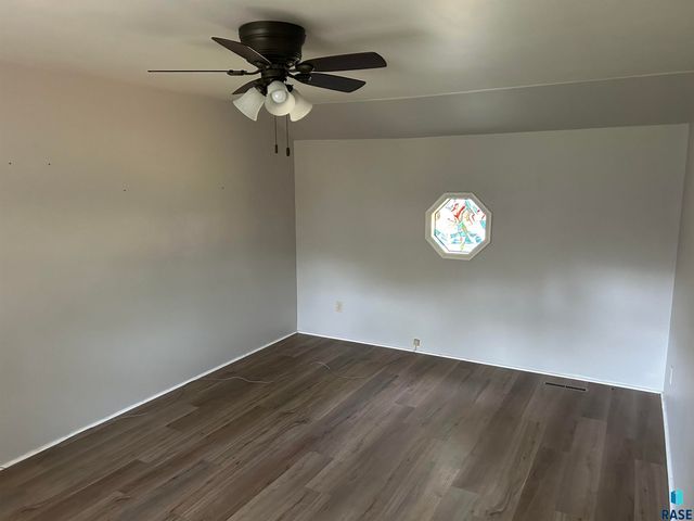 1202 Pine St Street, Yankton, SD 57078