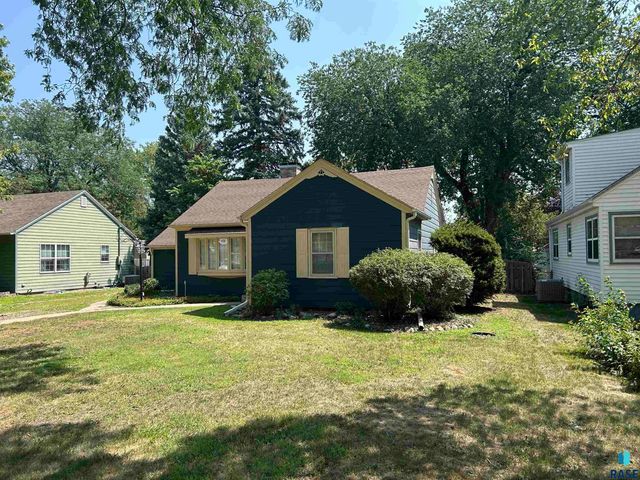 1202 Pine St Street, Yankton, SD 57078