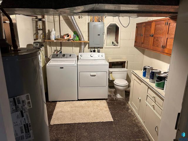 1202 Pine St Street, Yankton, SD 57078
