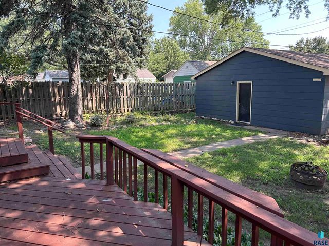 1202 Pine St Street, Yankton, SD 57078