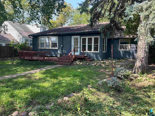 1202 Pine St Street, Yankton, SD 57078
