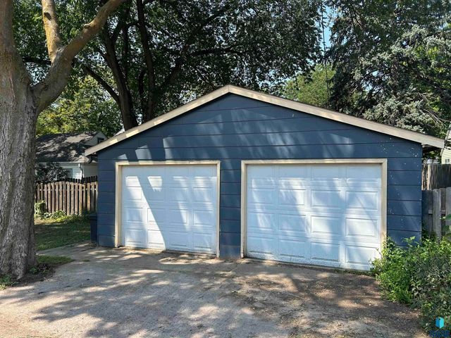 1202 Pine St Street, Yankton, SD 57078