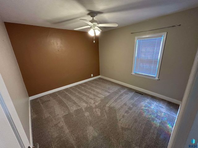1202 Pine St Street, Yankton, SD 57078