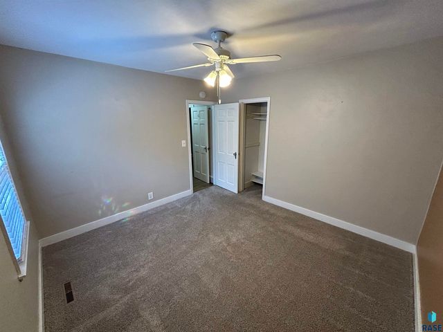 1202 Pine St Street, Yankton, SD 57078