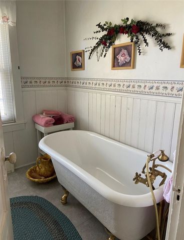 49 Grinell Avenue, Tiverton, RI 02878