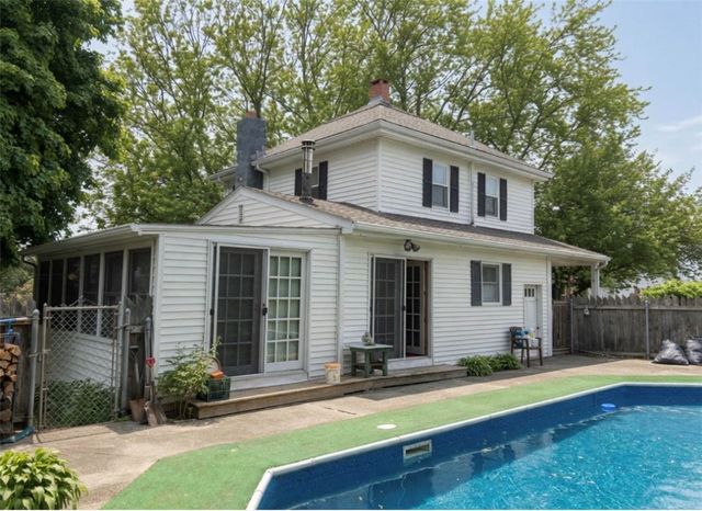49 Grinell Avenue, Tiverton, RI 02878