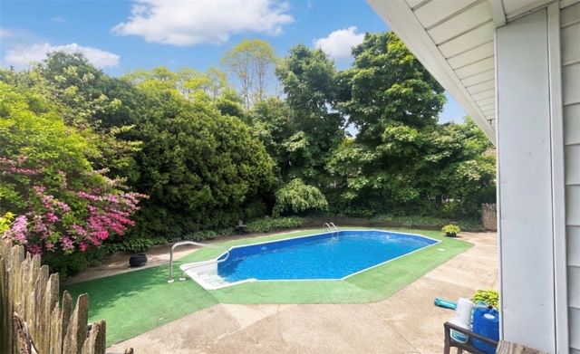 49 Grinell Avenue, Tiverton, RI 02878