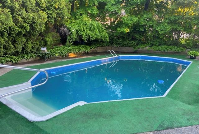 49 Grinell Avenue, Tiverton, RI 02878