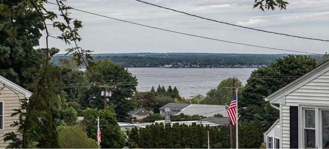 49 Grinell Avenue, Tiverton, RI 02878