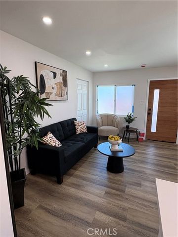 1526 W 54th Street, Los Angeles, CA 90062