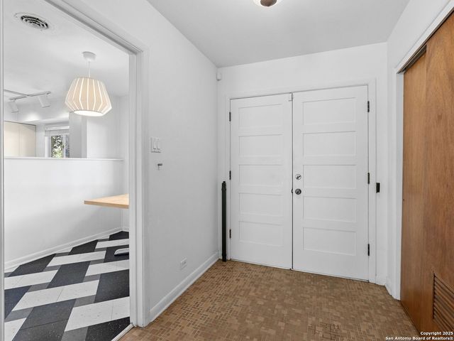 366 Springwood Lane, San Antonio, TX 78216