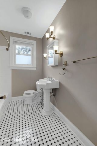 2337 Bonnycastle Ave APT 4, Louisville, KY 40205