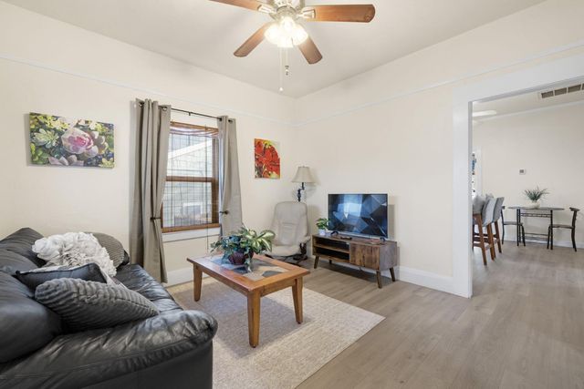 2739 Santa Clara Way, Sacramento, CA 95817