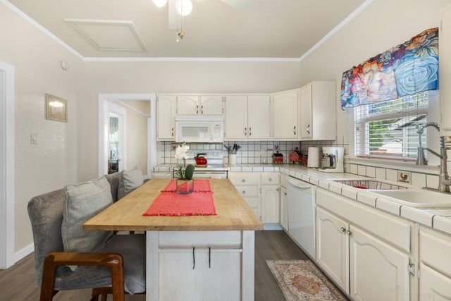 2739 Santa Clara Way, Sacramento, CA 95817