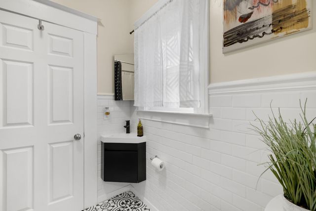 2739 Santa Clara Way, Sacramento, CA 95817