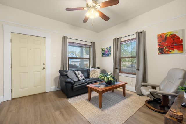 2739 Santa Clara Way, Sacramento, CA 95817