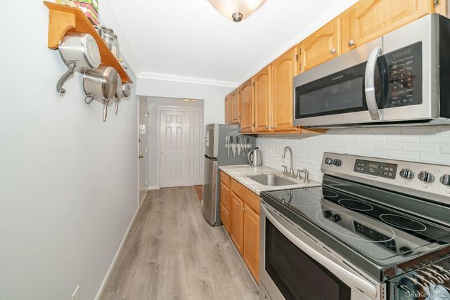 2449F Union Boulevard 12A, Islip, NY 11751