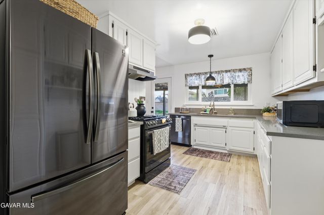 43851 Fern Avenue, Lancaster, CA 93534