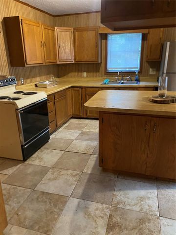 214 Houston Avenue, Somerville, TX 77879