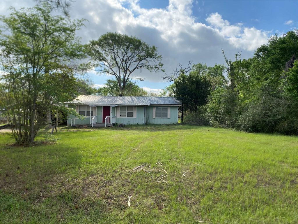 214 Houston Avenue, Somerville, TX 77879