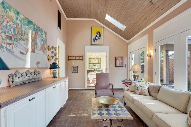 1643 VINTON AVE, Memphis, TN 38104