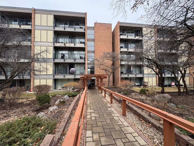 6020 Oakwood Drive 5E, Lisle, IL 60532