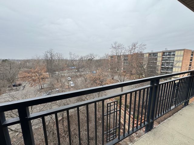 6020 Oakwood Drive 5E, Lisle, IL 60532