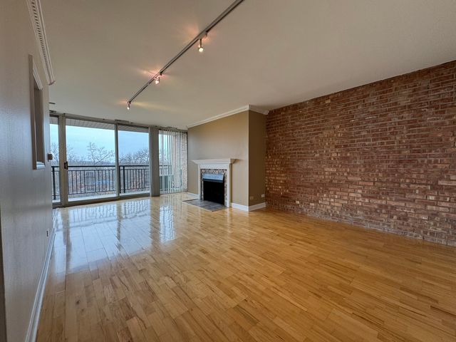 6020 Oakwood Drive 5E, Lisle, IL 60532