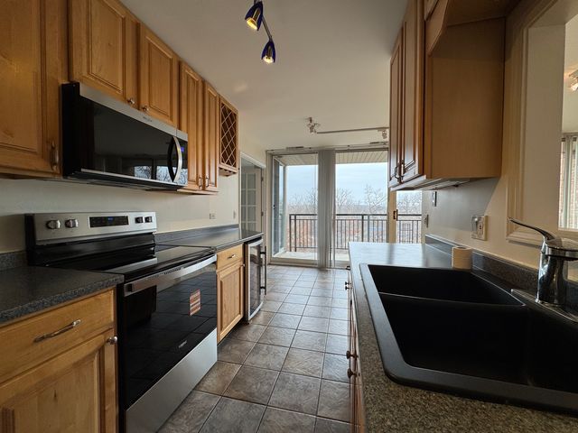 6020 Oakwood Drive 5E, Lisle, IL 60532