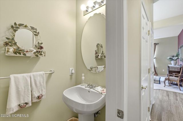 8 Meadowbrook Alley, Barnegat, NJ 08005