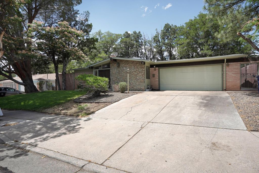 11501 Golden Gate Avenue NE, Albuquerque, NM 87111