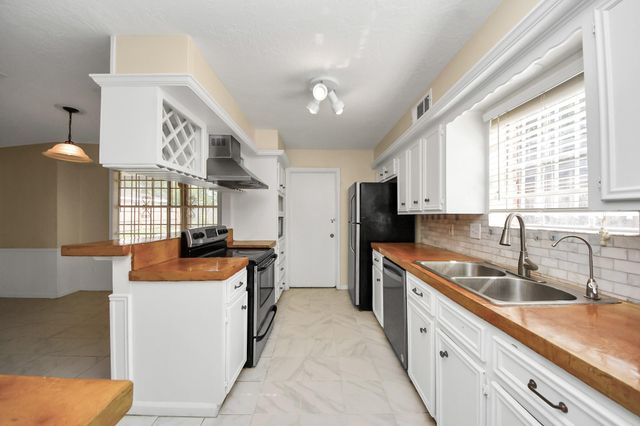11411 Briar Forest Drive, Houston, TX 77077