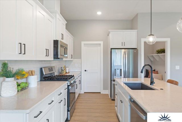 19950 Weir Street, Omaha, NE 68135