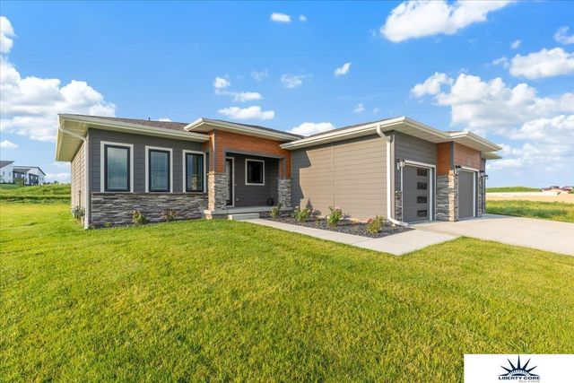 19950 Weir Street, Omaha, NE 68135