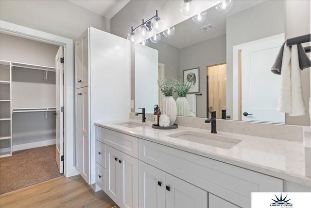 19950 Weir Street, Omaha, NE 68135