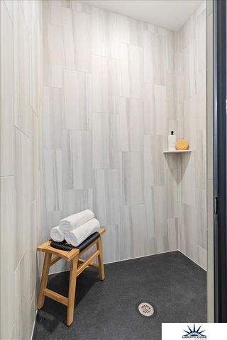 19950 Weir Street, Omaha, NE 68135