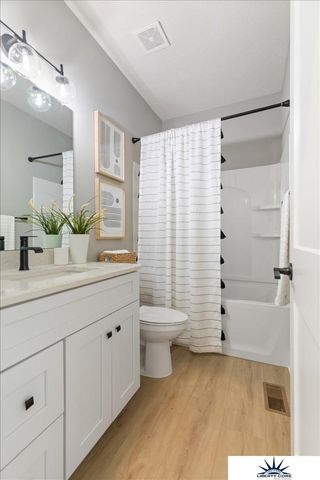 19950 Weir Street, Omaha, NE 68135